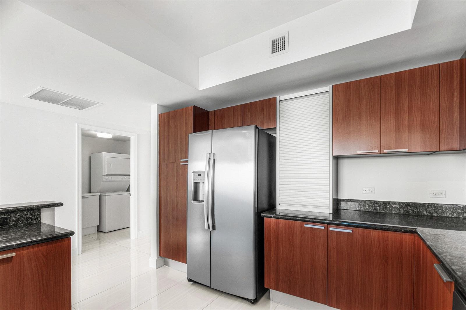 2650 Lake Shore Drive 1005 photo 7