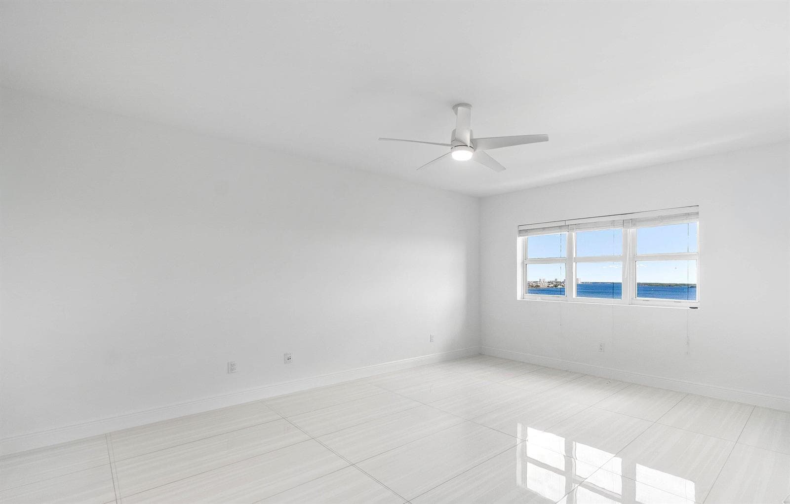 2650 Lake Shore Drive 1005 photo 9
