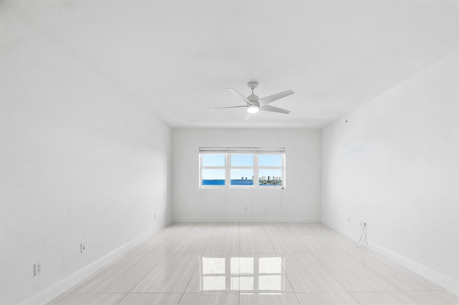 2650 Lake Shore Drive 1005 photo 10