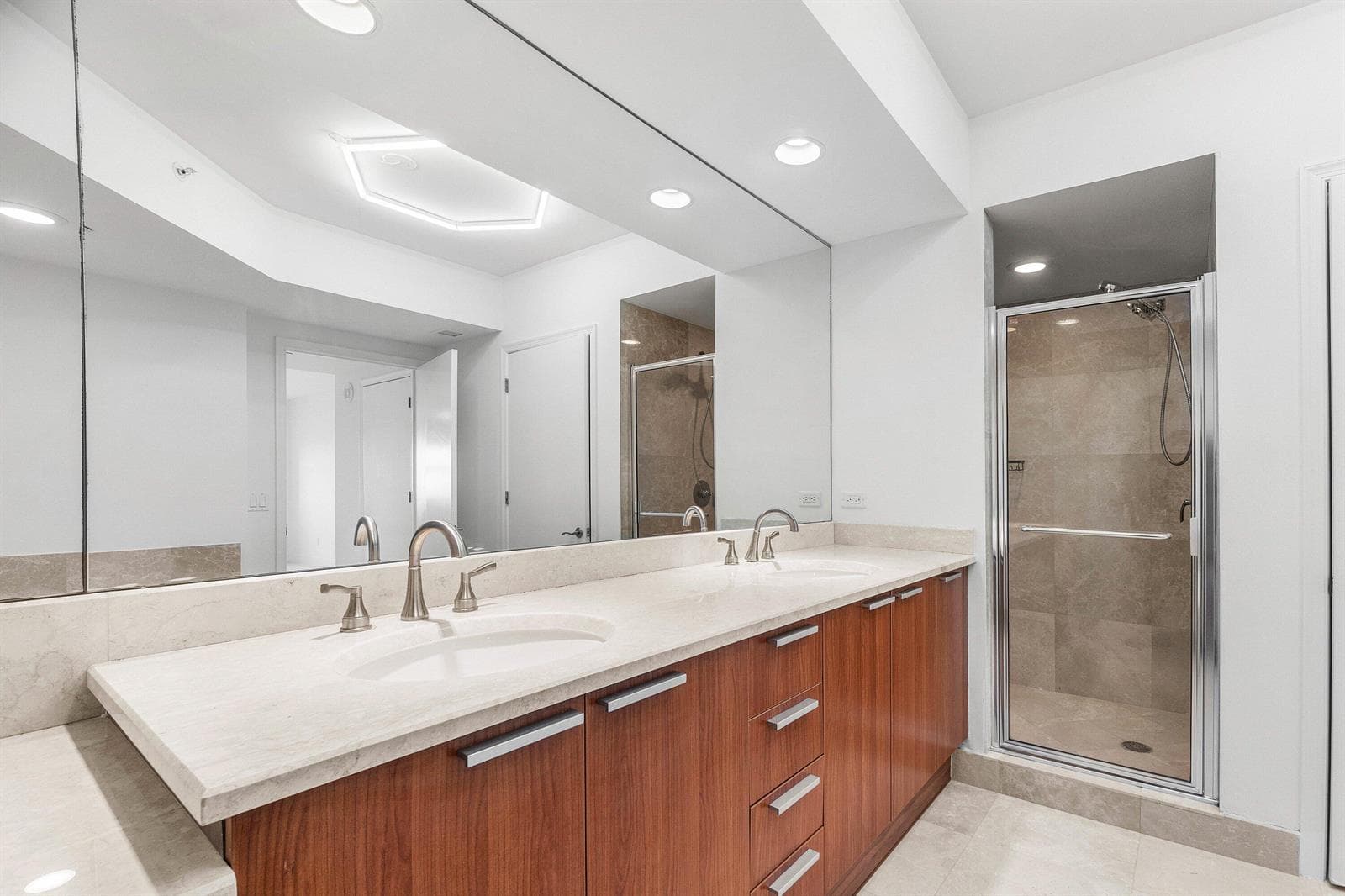 2650 Lake Shore Drive 1005 photo 14