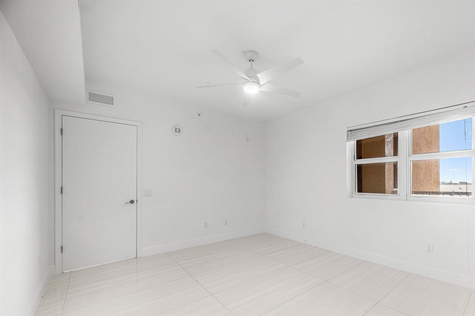 2650 Lake Shore Drive 1005 photo 18