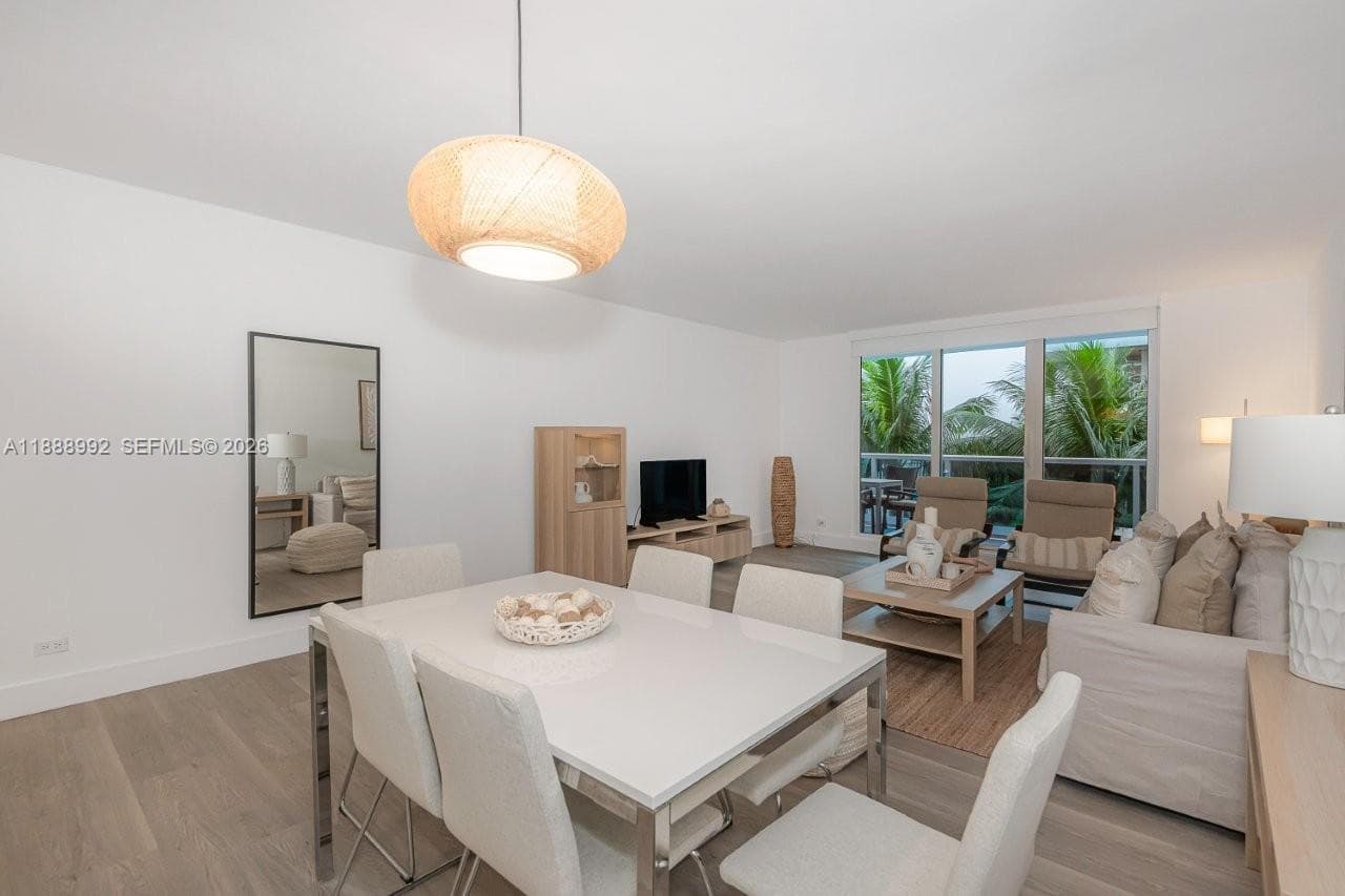 2301 Collins Ave 333 photo 2