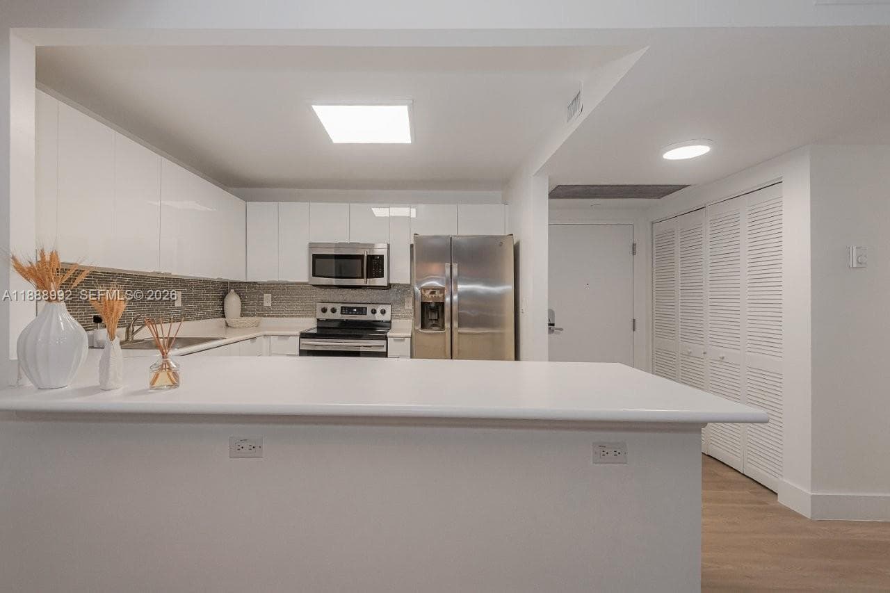 2301 Collins Ave 333 photo 13