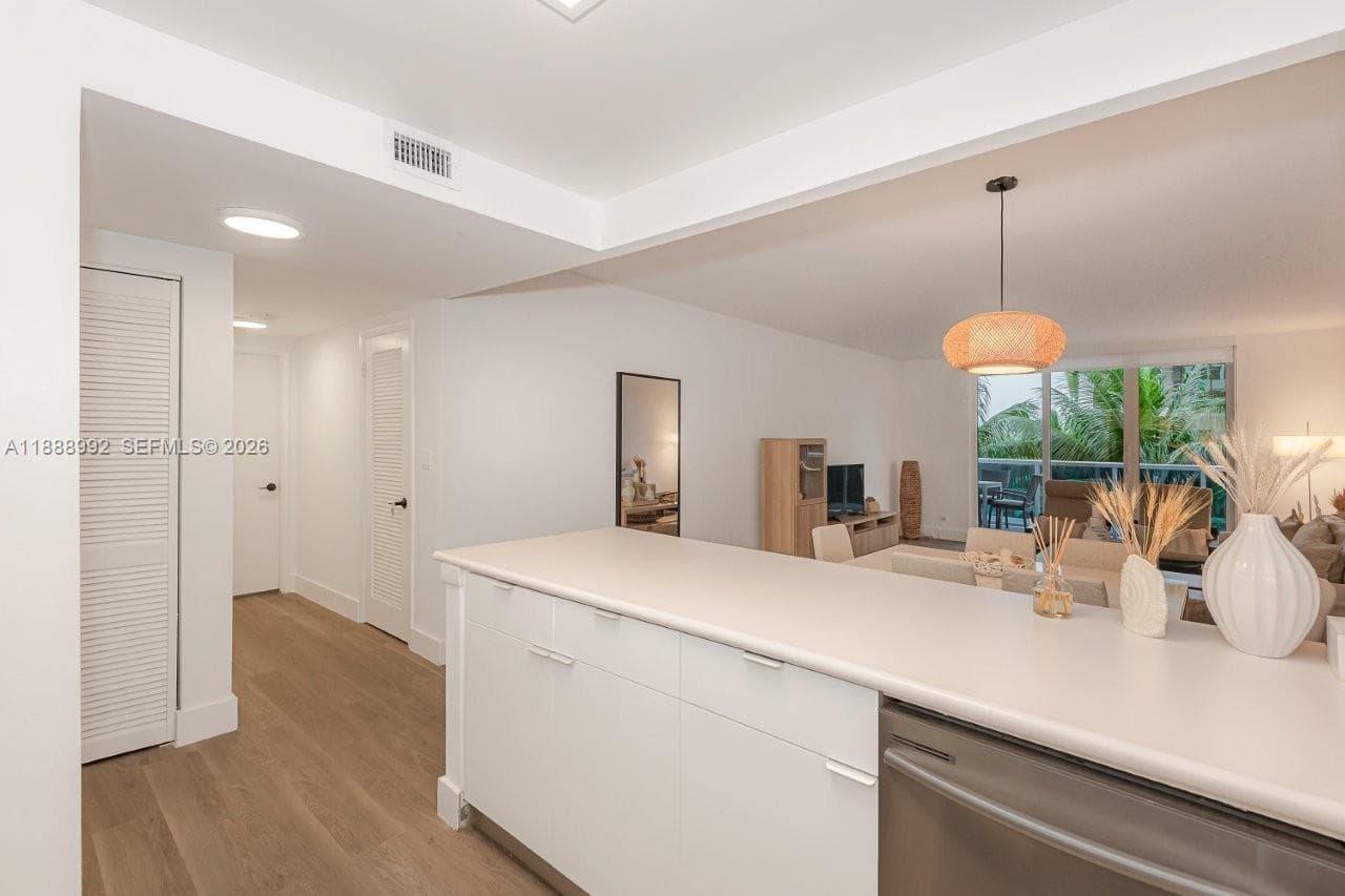2301 Collins Ave 333 photo 17