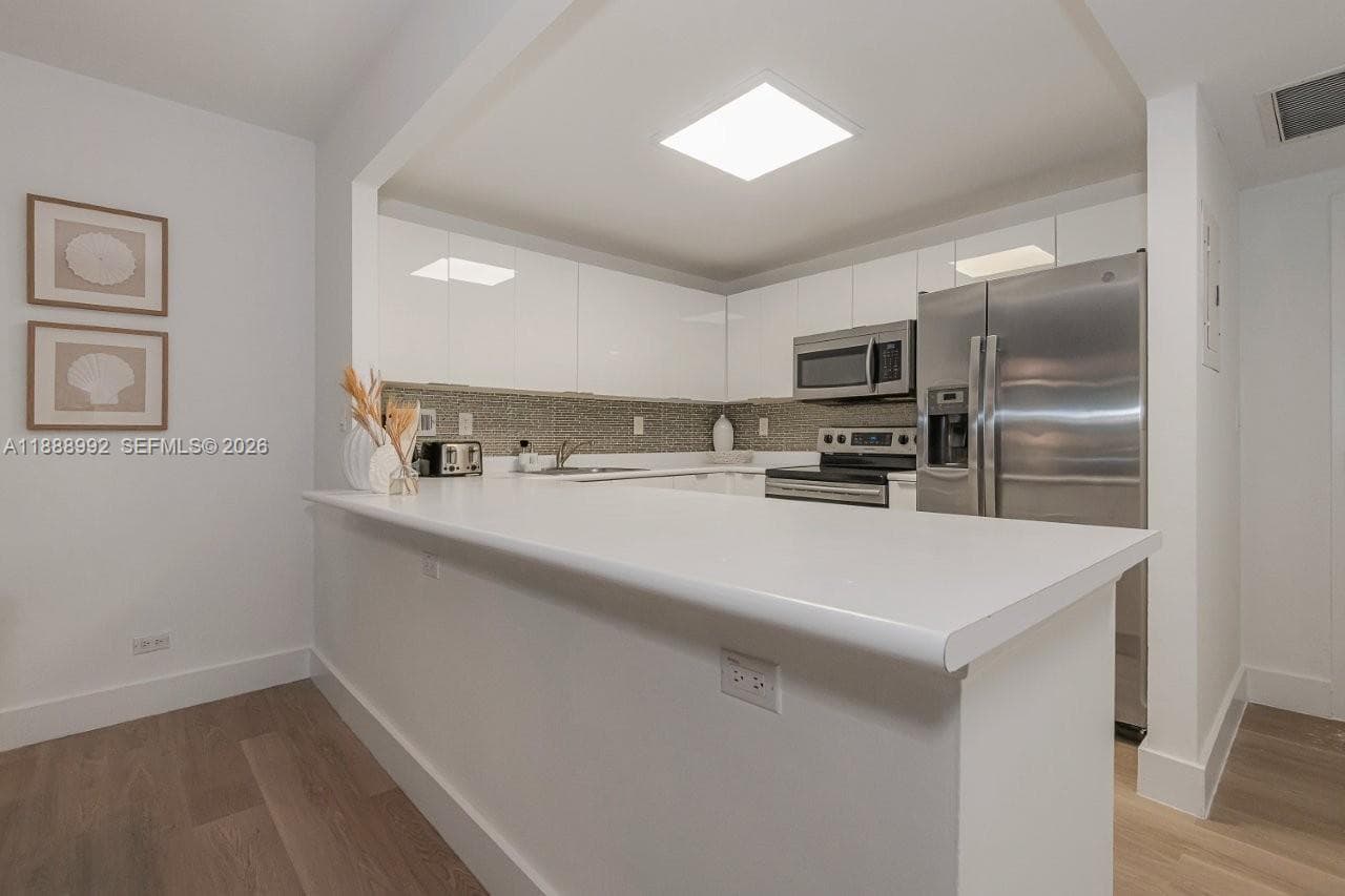 2301 Collins Ave 333 photo 12