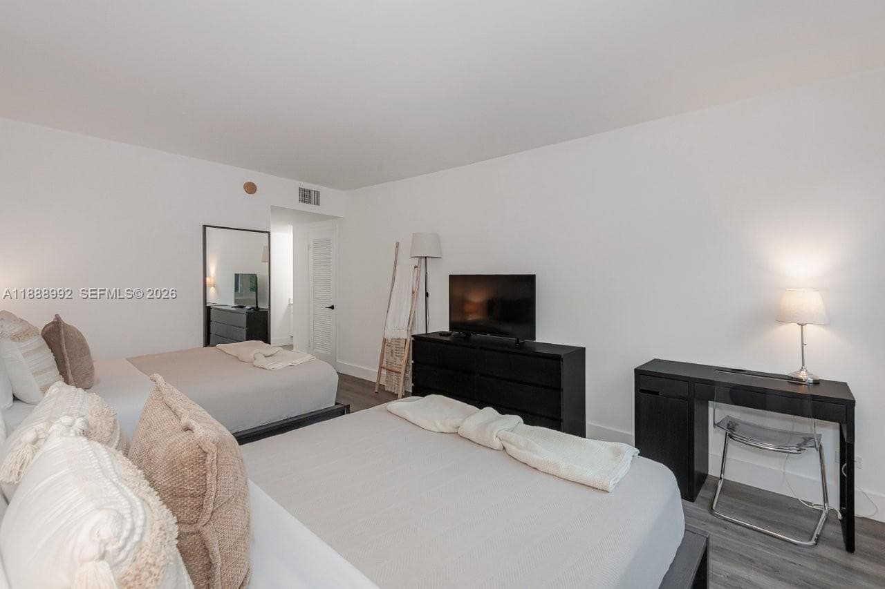 2301 Collins Ave 333 photo 22