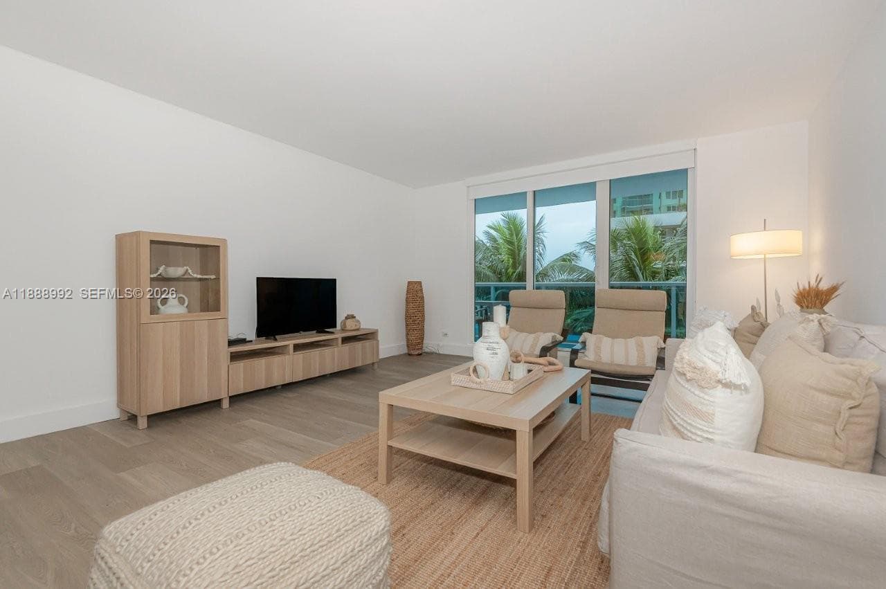 2301 Collins Ave 333 photo 3