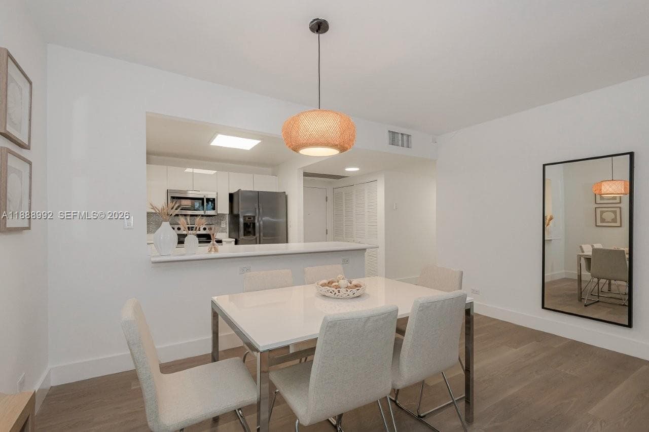 2301 Collins Ave 333 photo 10