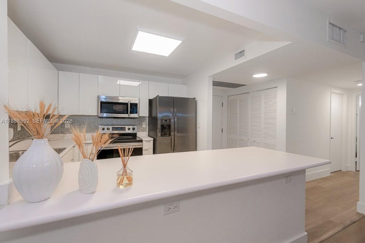 2301 Collins Ave 333 photo 14