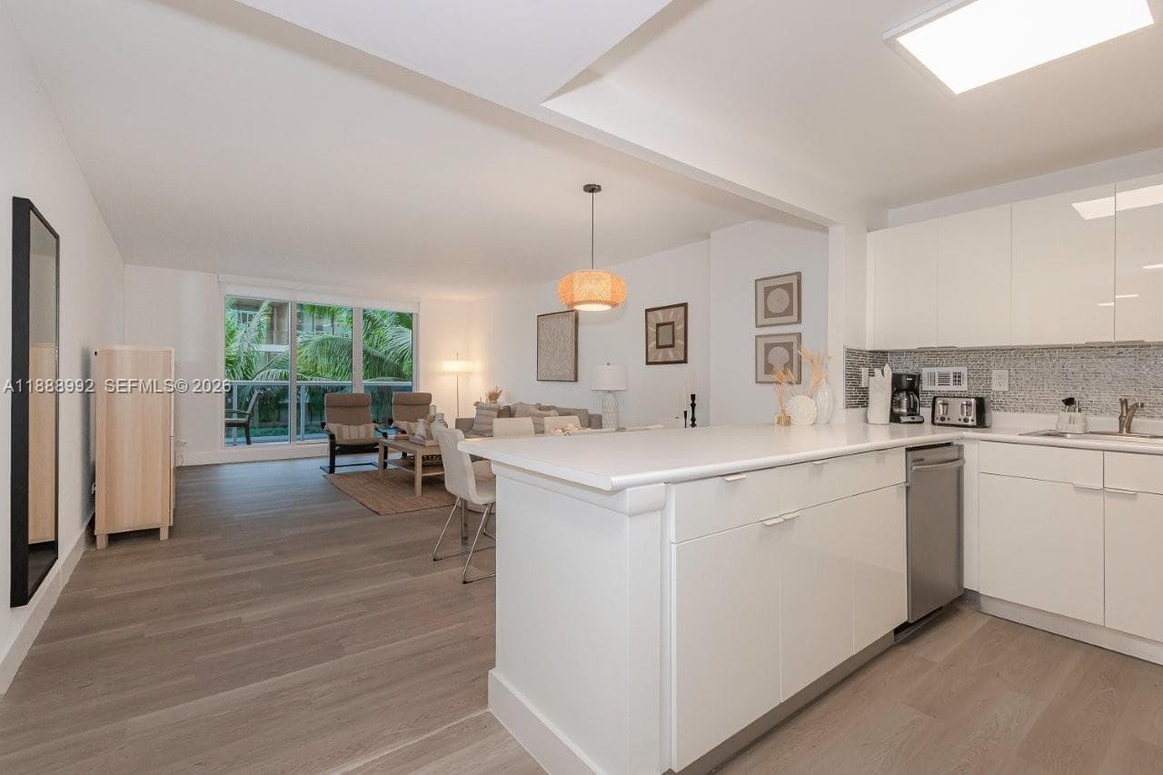 2301 Collins Ave 333 photo 18