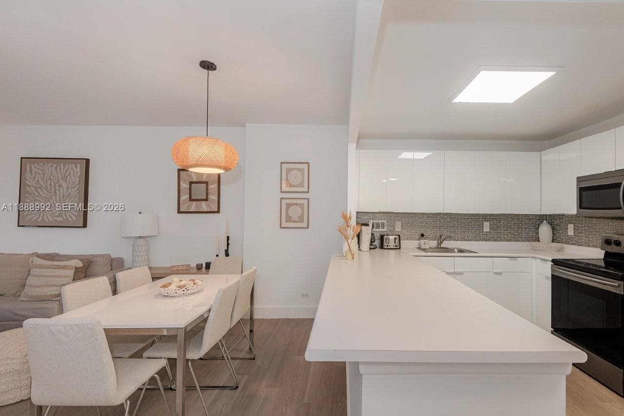 2301 Collins Ave 333 photo 15