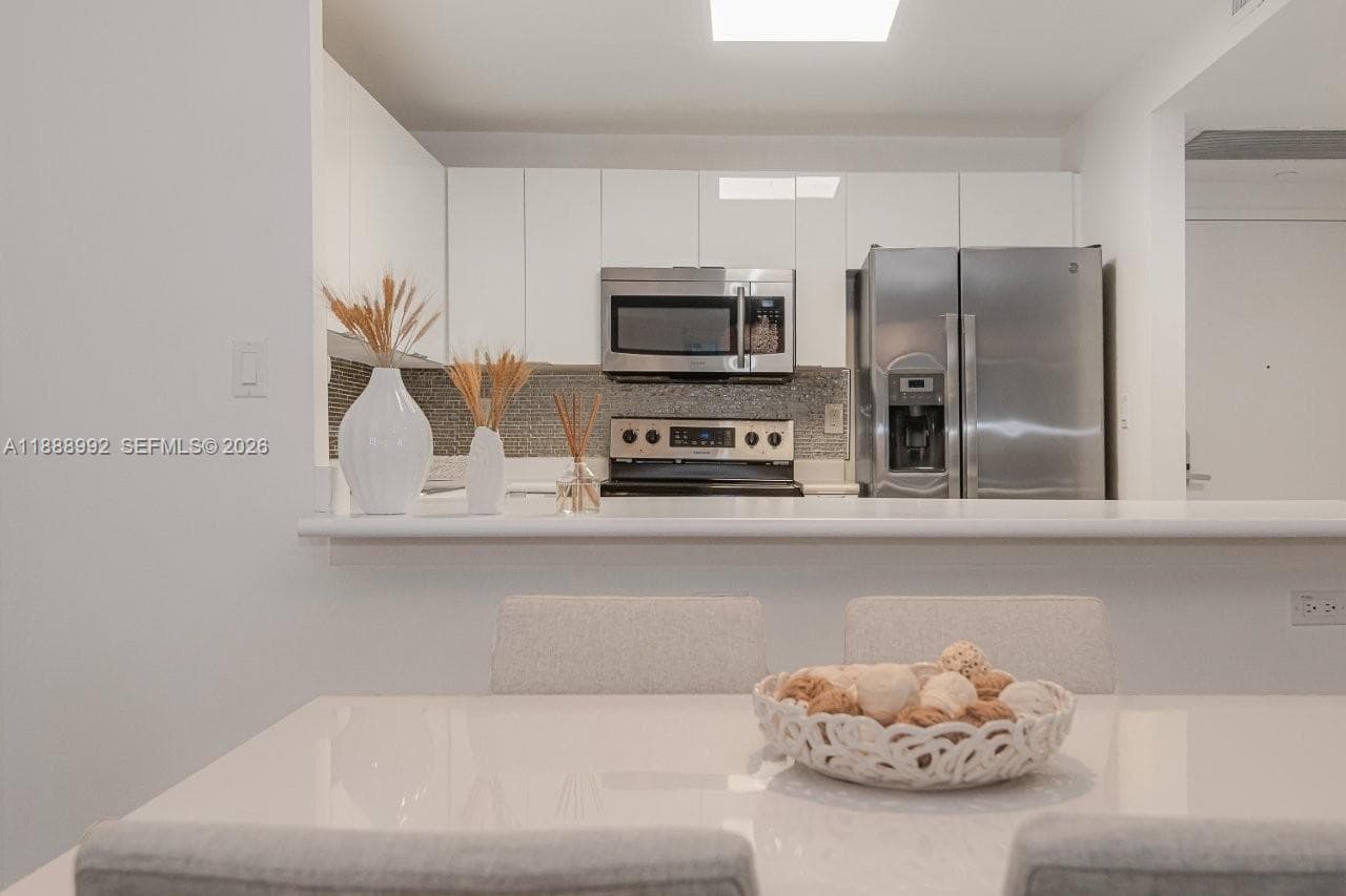 2301 Collins Ave 333 photo 11