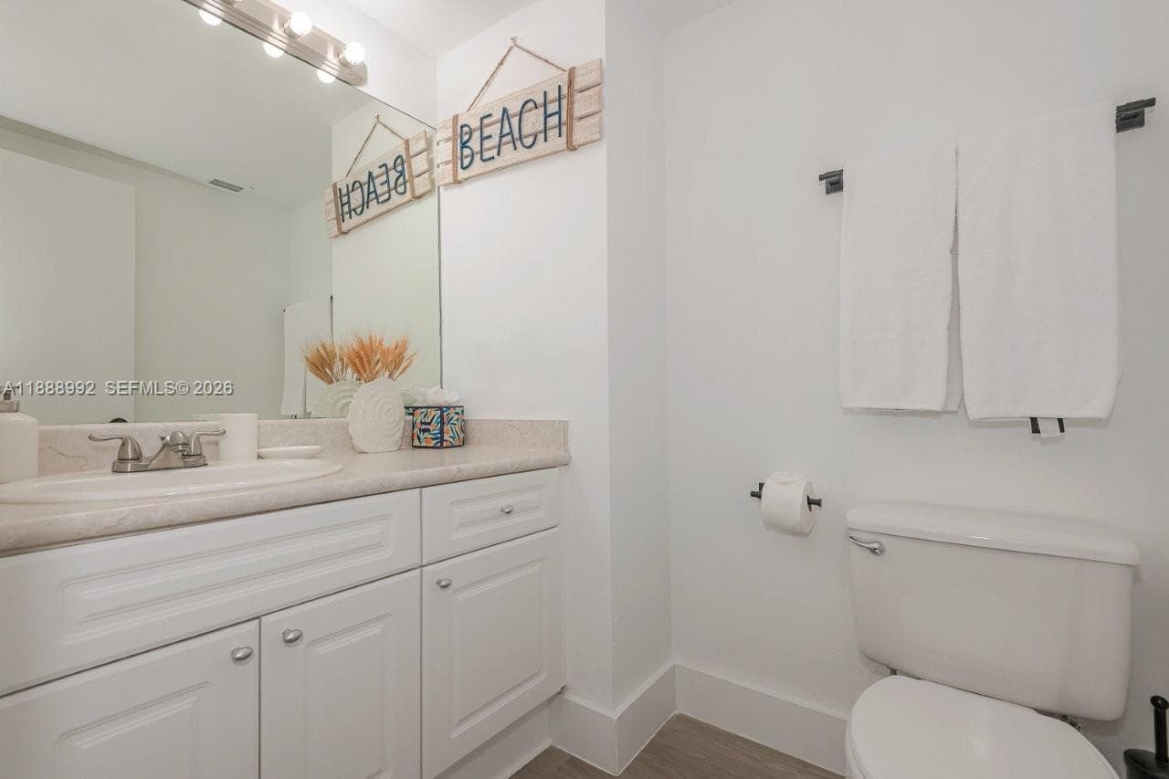2301 Collins Ave 333 photo 19