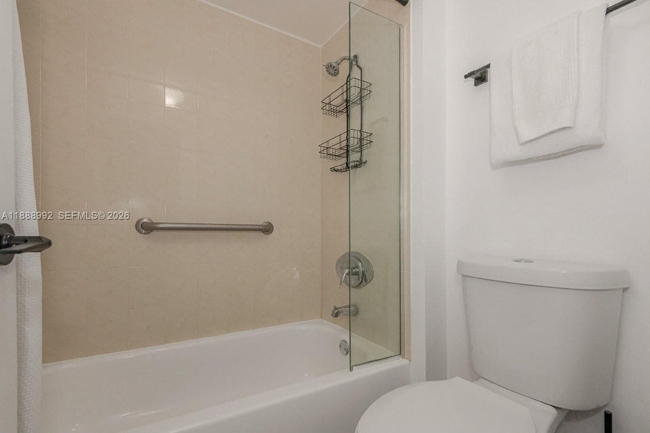 2301 Collins Ave 333 photo 25