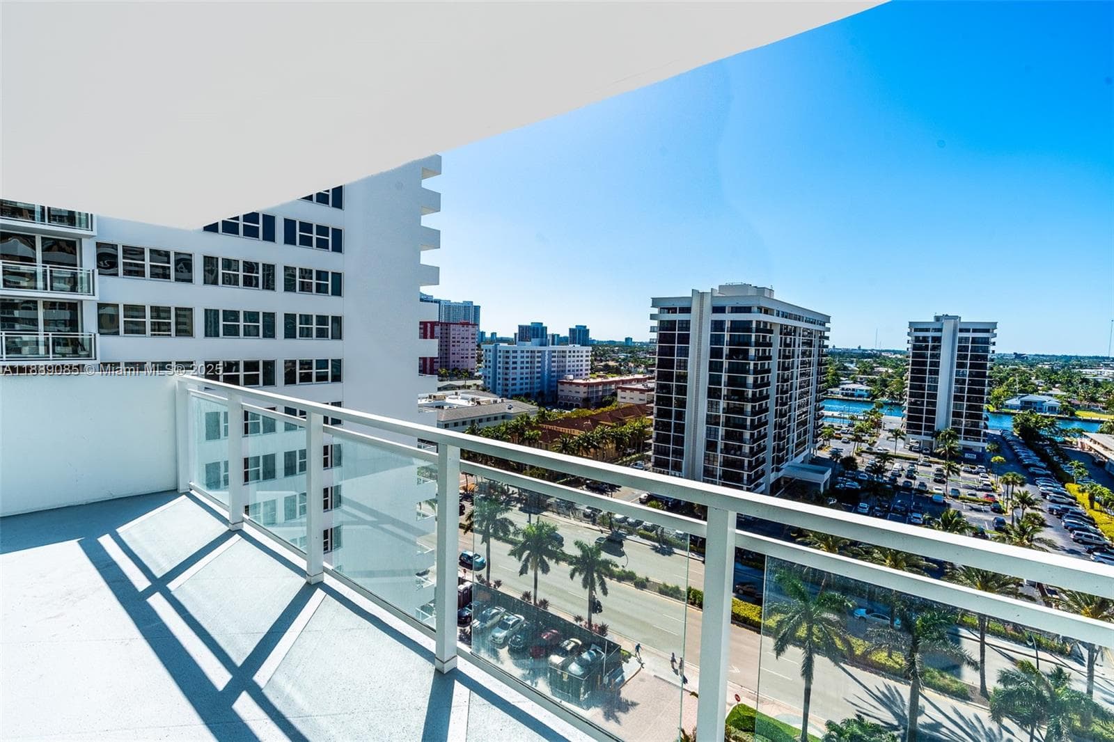 2030 S Ocean Dr 1127 photo 2