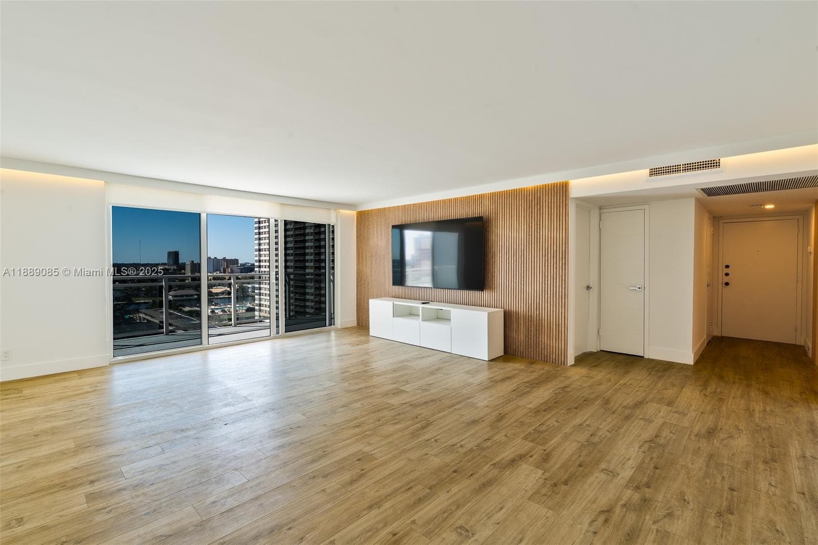2030 S Ocean Dr 1127 photo 4