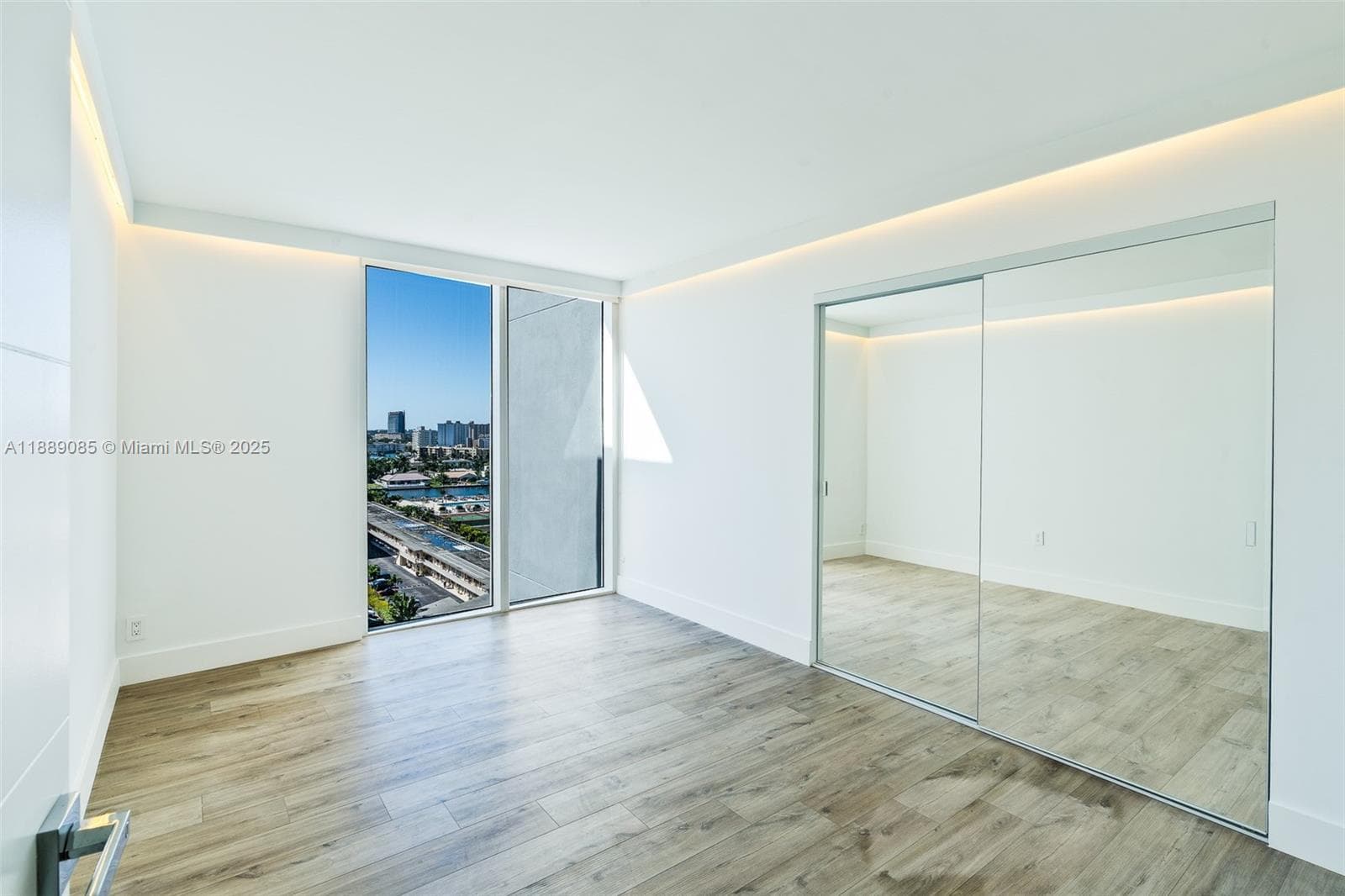 2030 S Ocean Dr 1127 photo 8
