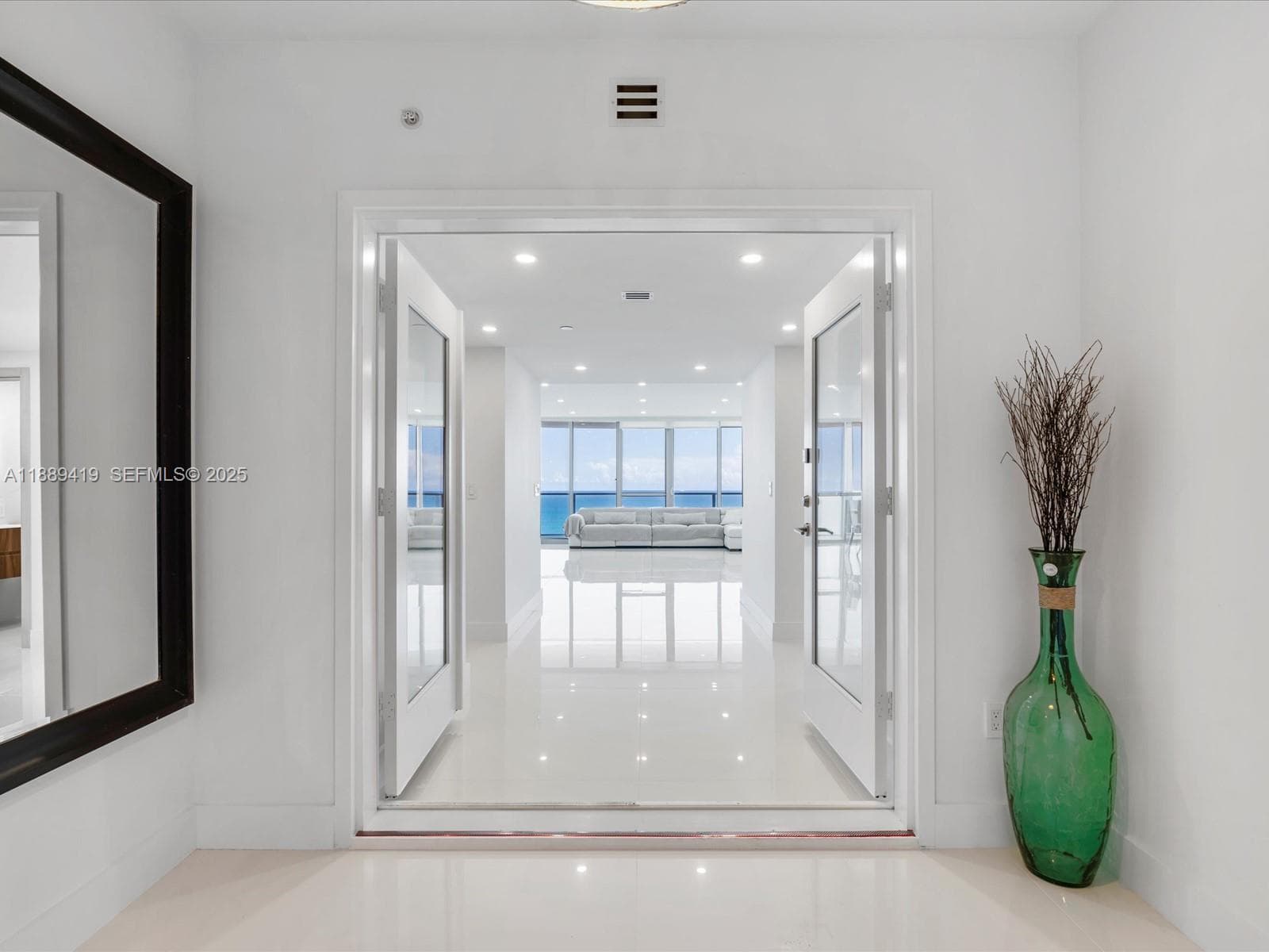 3101 S Ocean Dr 1608 photo 2