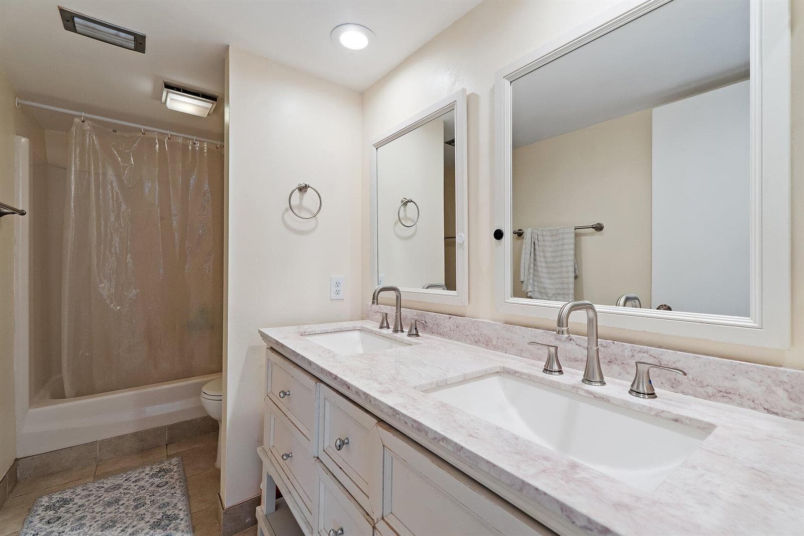 825 Center Street 30a photo 23