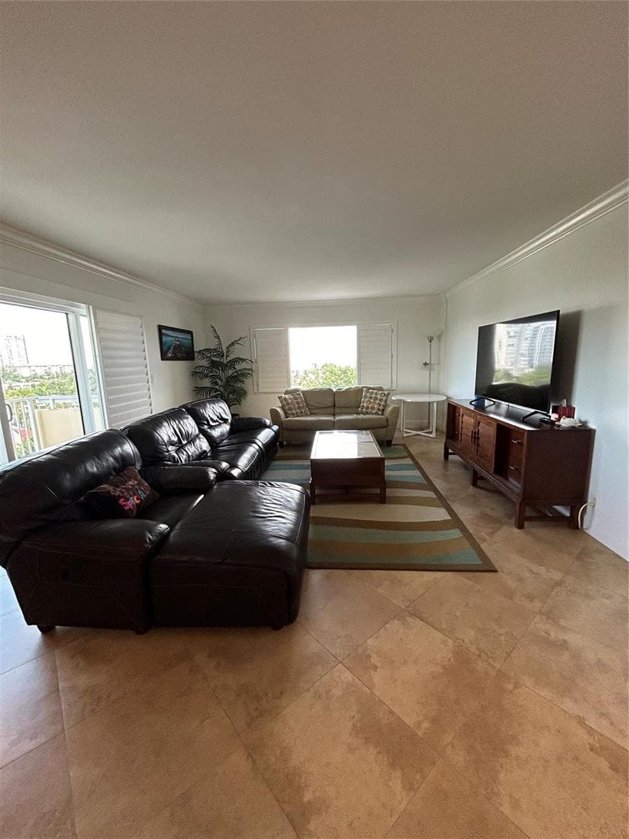 1200 Hibiscus Avenue 702 photo 17