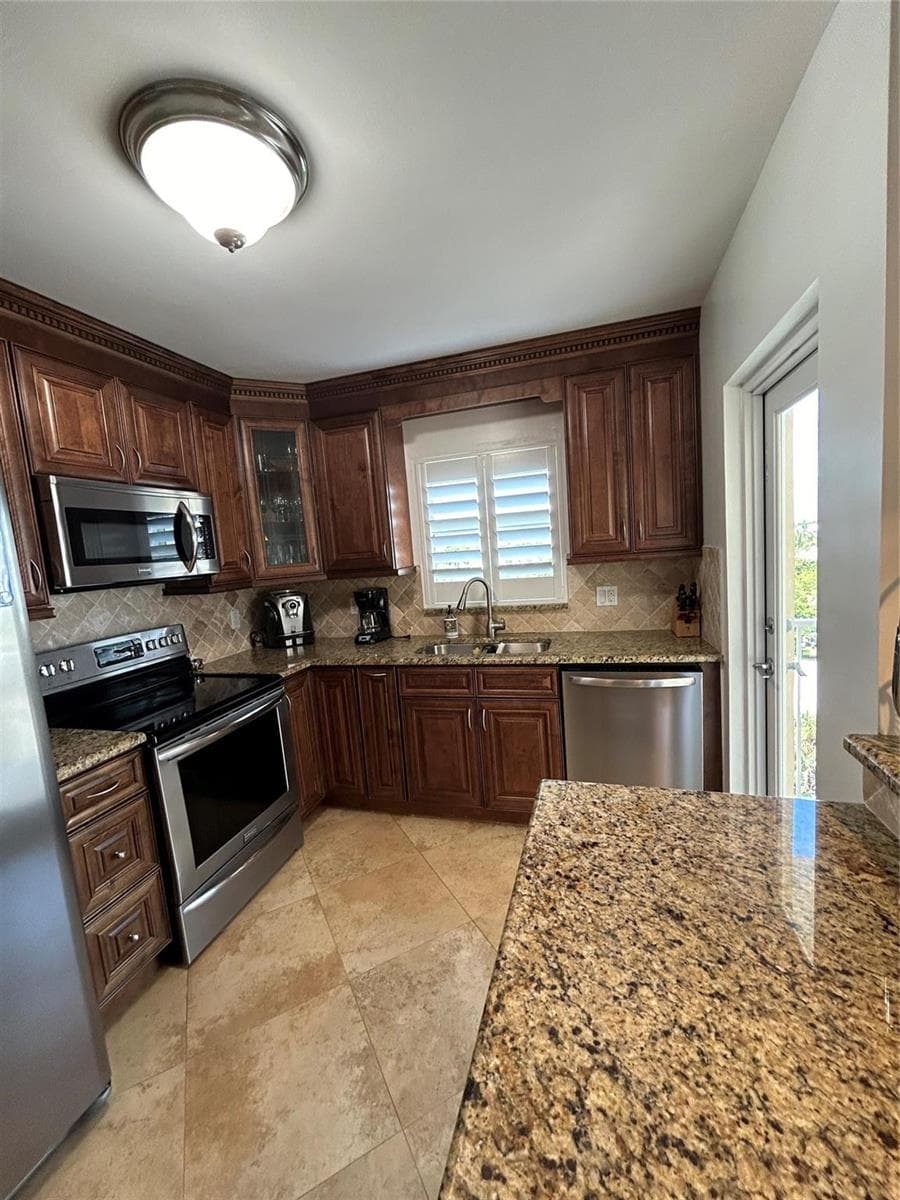 1200 Hibiscus Avenue 702 photo 10