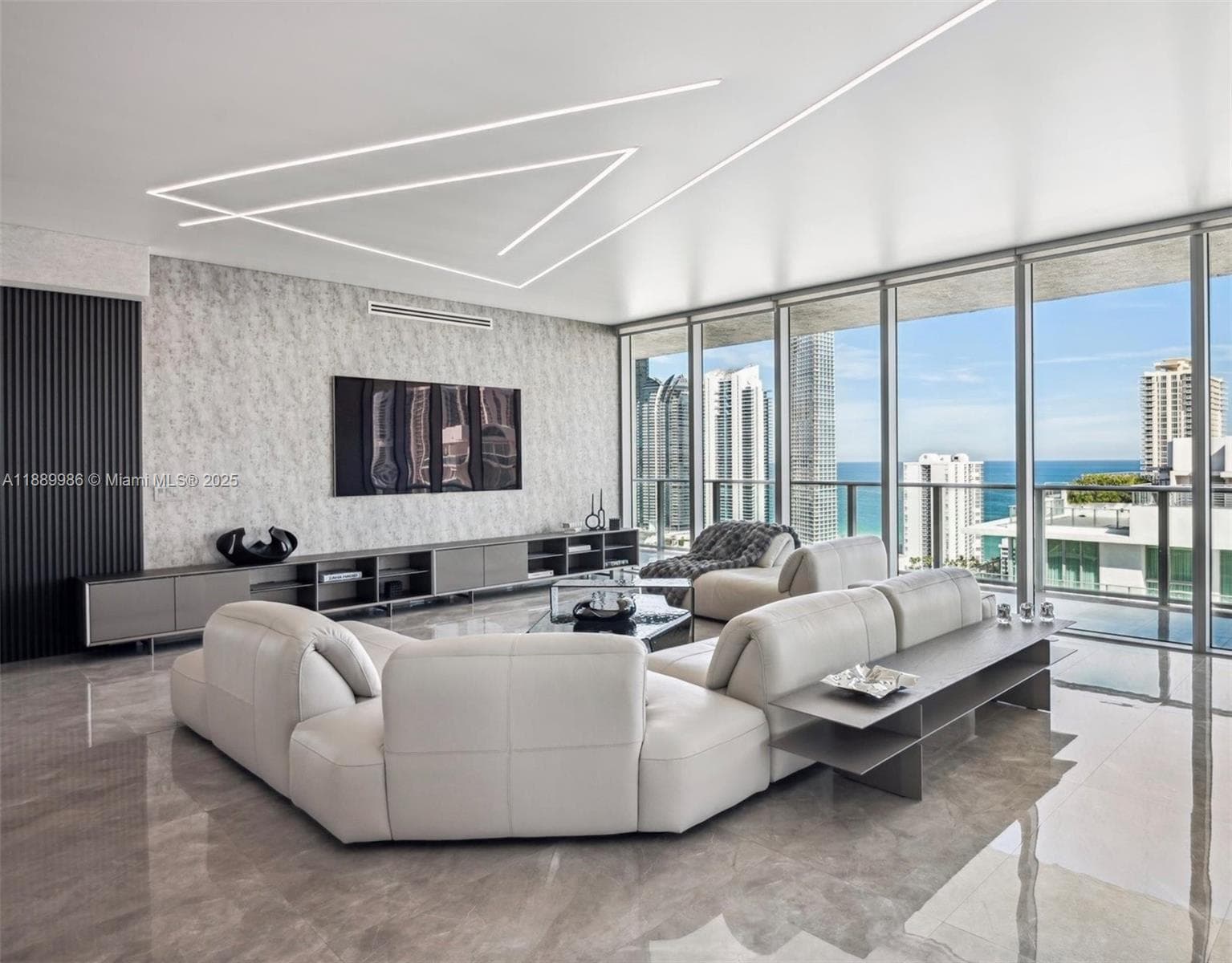 330 Sunny Isles Blvd 5-UPH04 photo 1