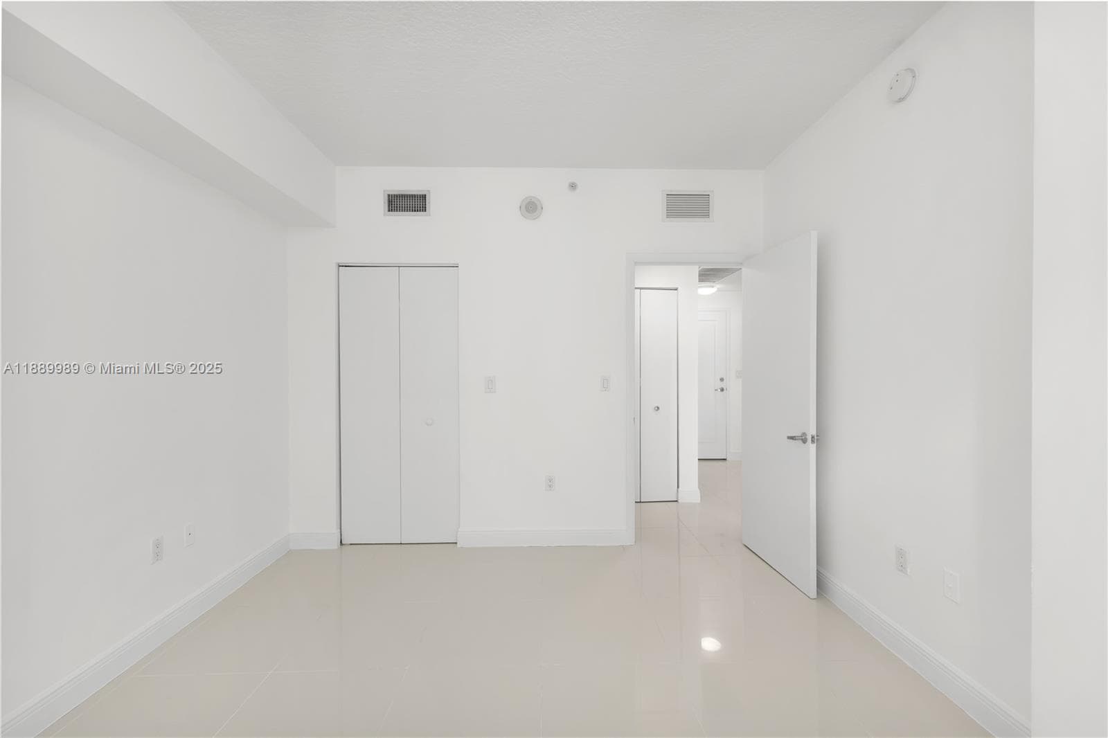 1861 NW S River Dr 406 photo 17
