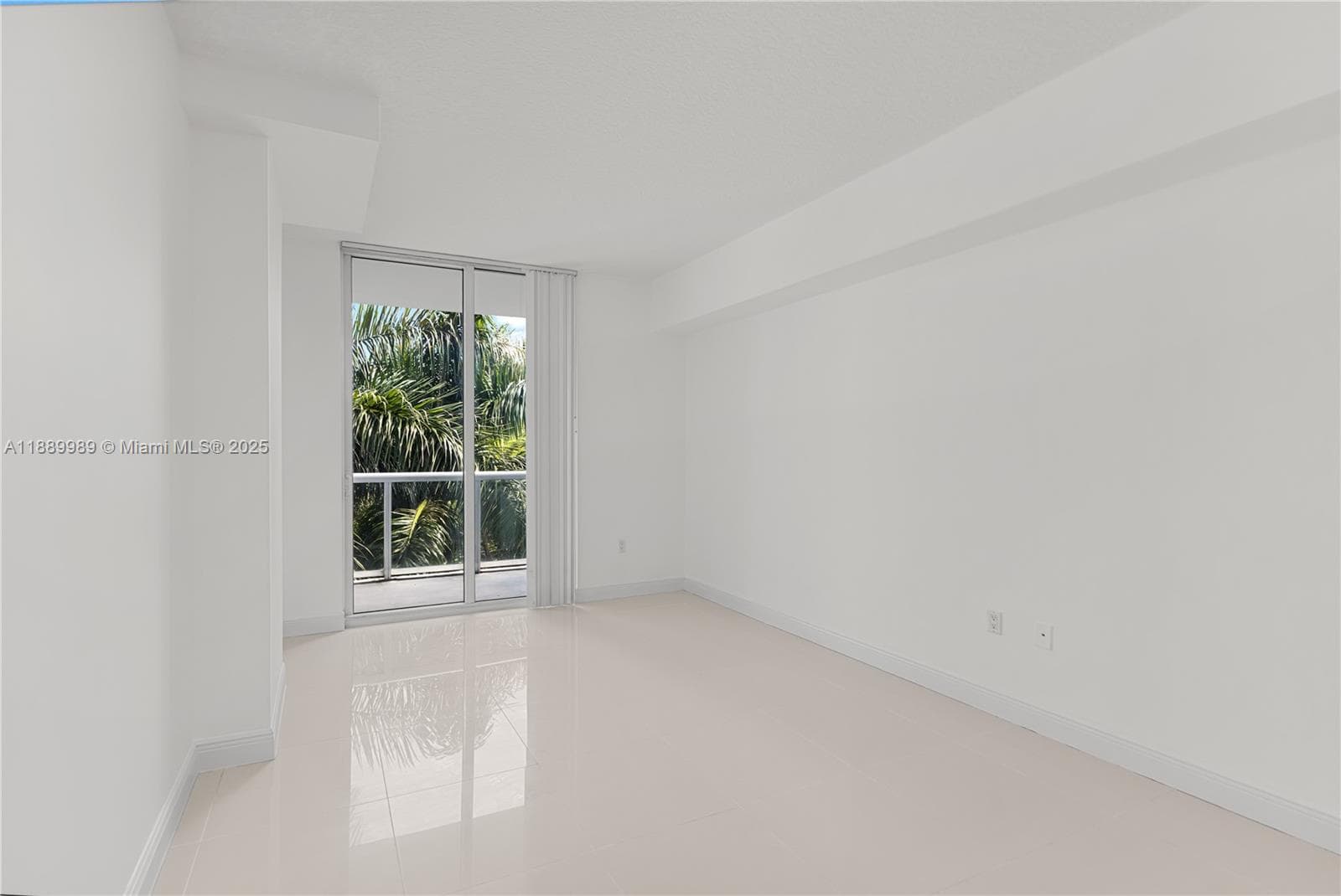1861 NW S River Dr 406 photo 24