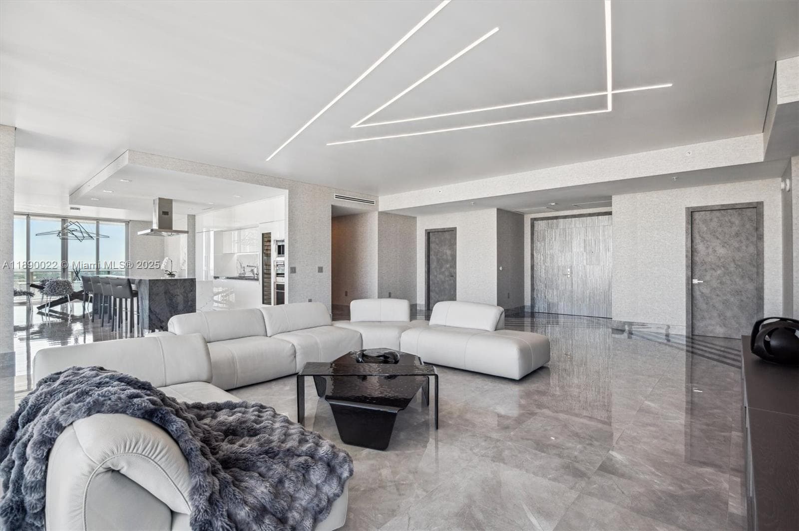 330 Sunny Isles Blvd 5-UPH04 photo 4