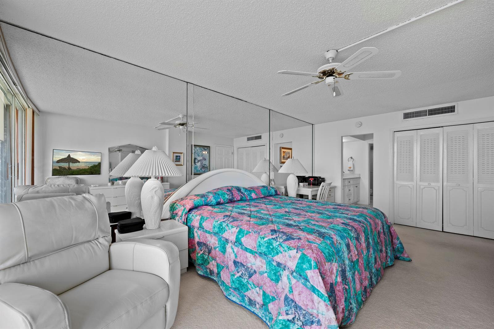134 Lakeshore Drive 814 photo 13