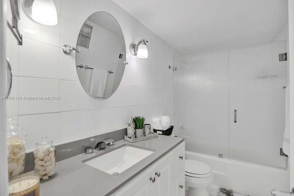 5161 Collins Ave 412 photo 17