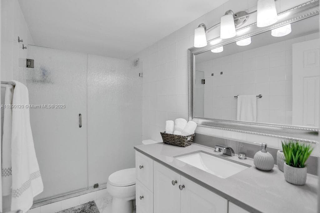 5161 Collins Ave 412 photo 16