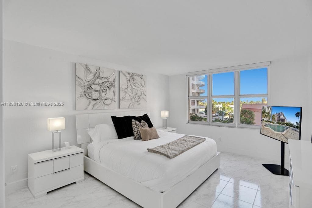 5161 Collins Ave 412 photo 14