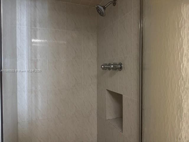 5401 Collins Ave 1530 photo 21