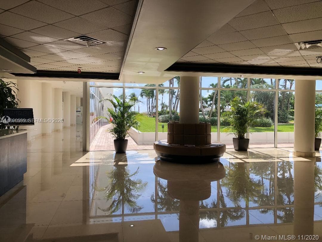 5005 Collins Ave 322 photo 2
