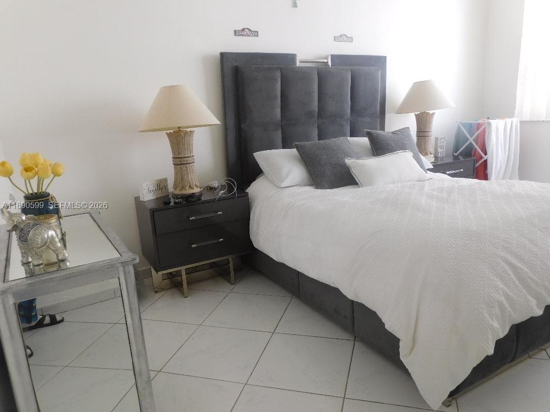 5005 Collins Ave 322 photo 7