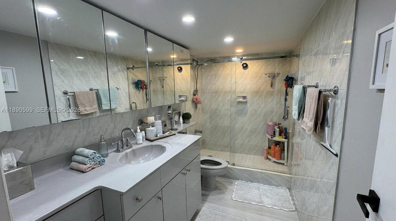 5005 Collins Ave 322 photo 10