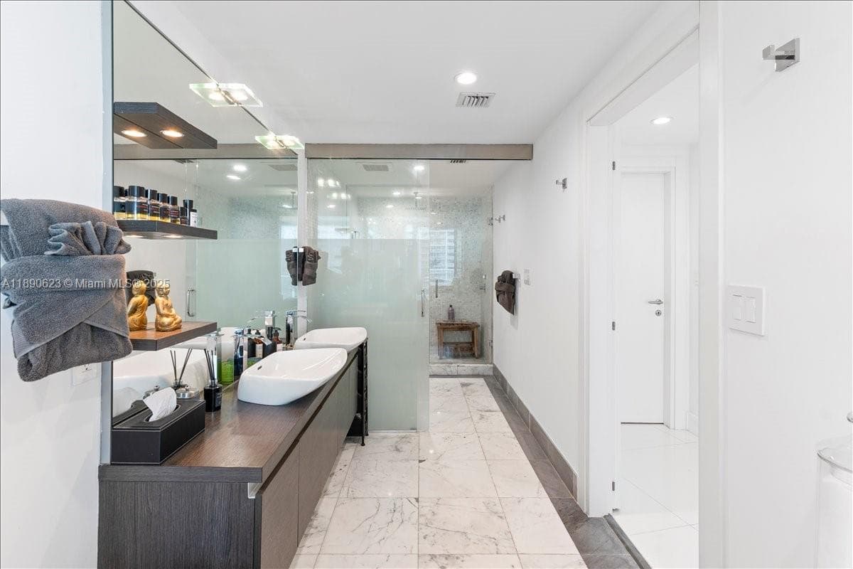 200 Biscayne Boulevard Way 3608 photo 17
