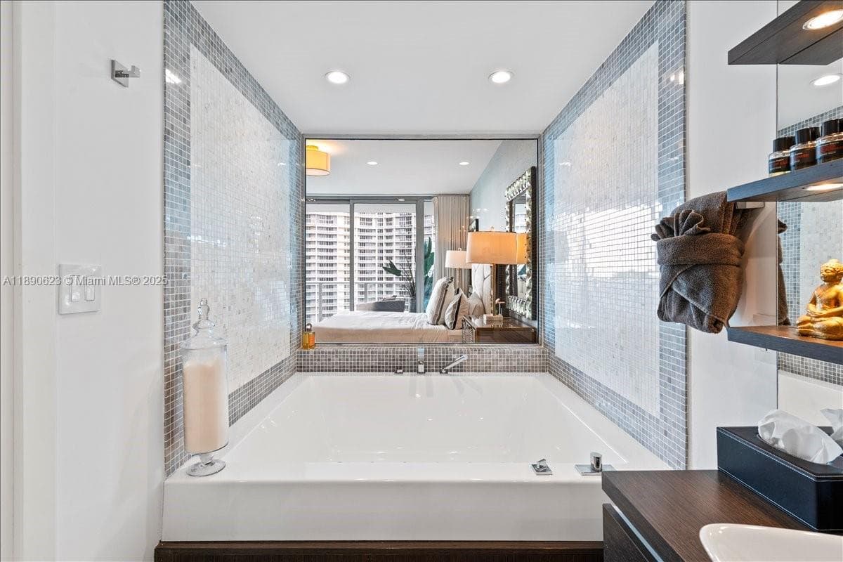 200 Biscayne Boulevard Way 3608 photo 16
