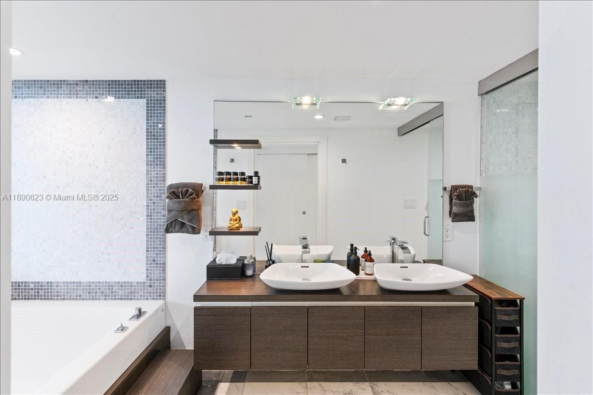 200 Biscayne Boulevard Way 3608 photo 14