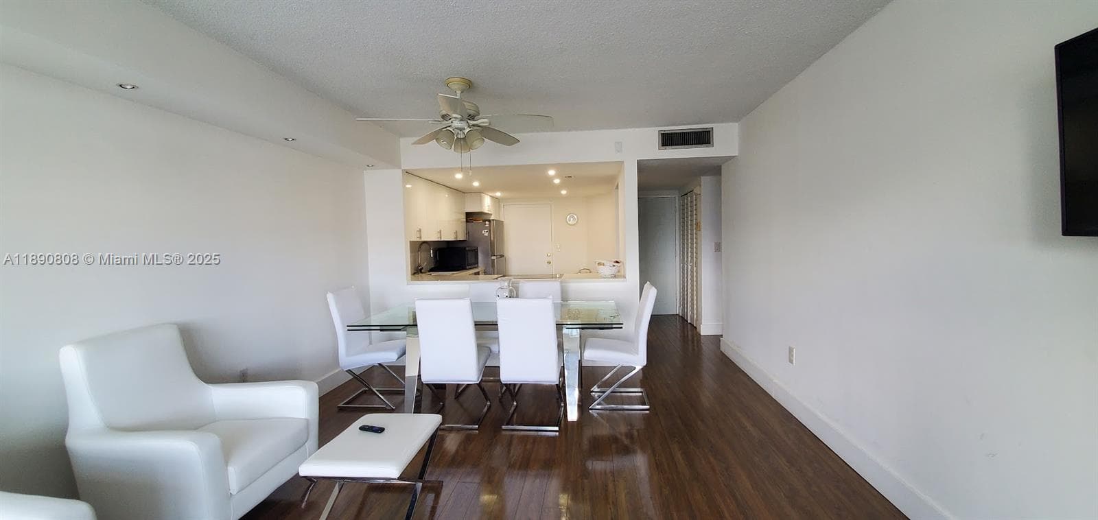 1351 NE Miami Gardens Dr 202E photo 2