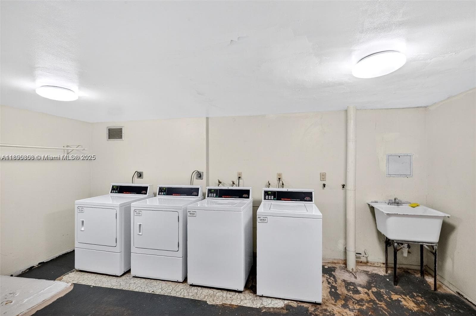 1351 NE Miami Gardens Dr 202E photo 17