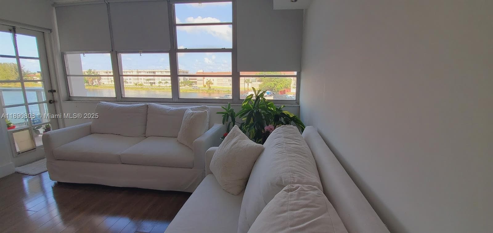 1351 NE Miami Gardens Dr 202E photo 3