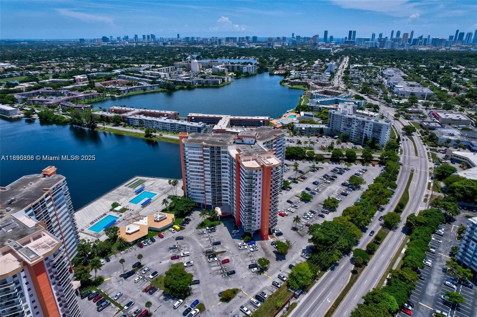 1351 NE Miami Gardens Dr 202E photo 1
