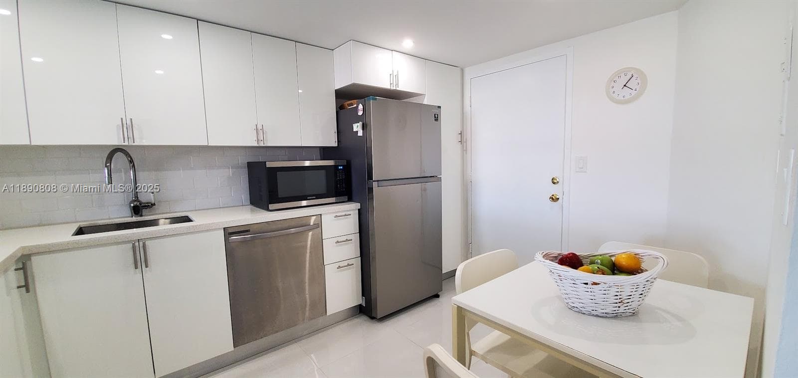 1351 NE Miami Gardens Dr 202E photo 9
