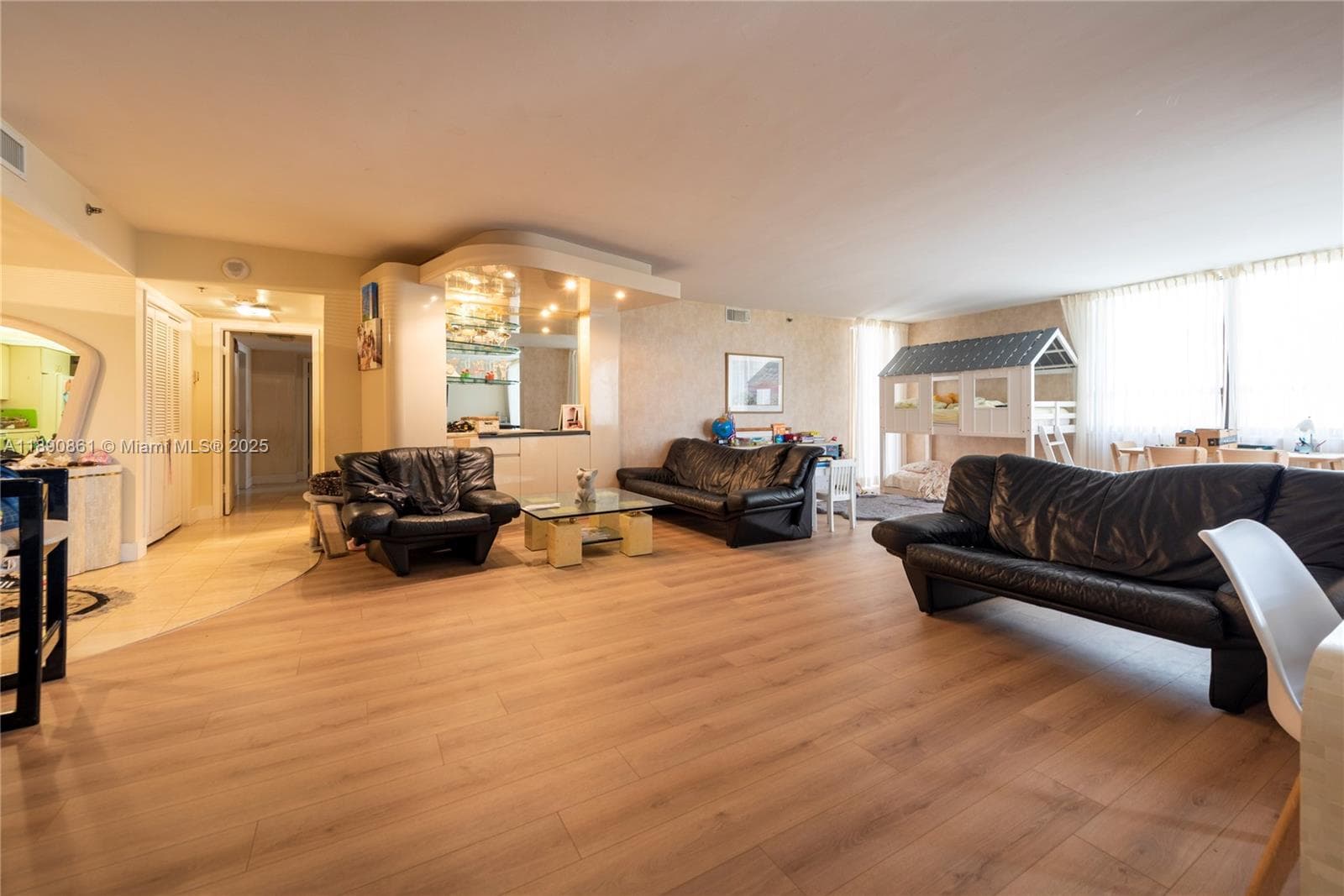 606 photo 2