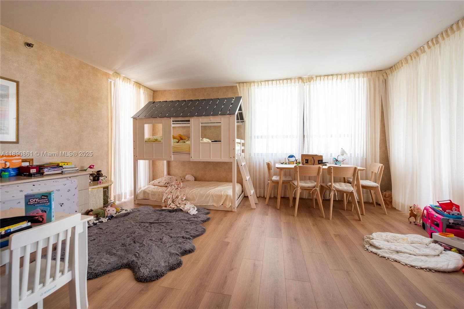 606 photo 3
