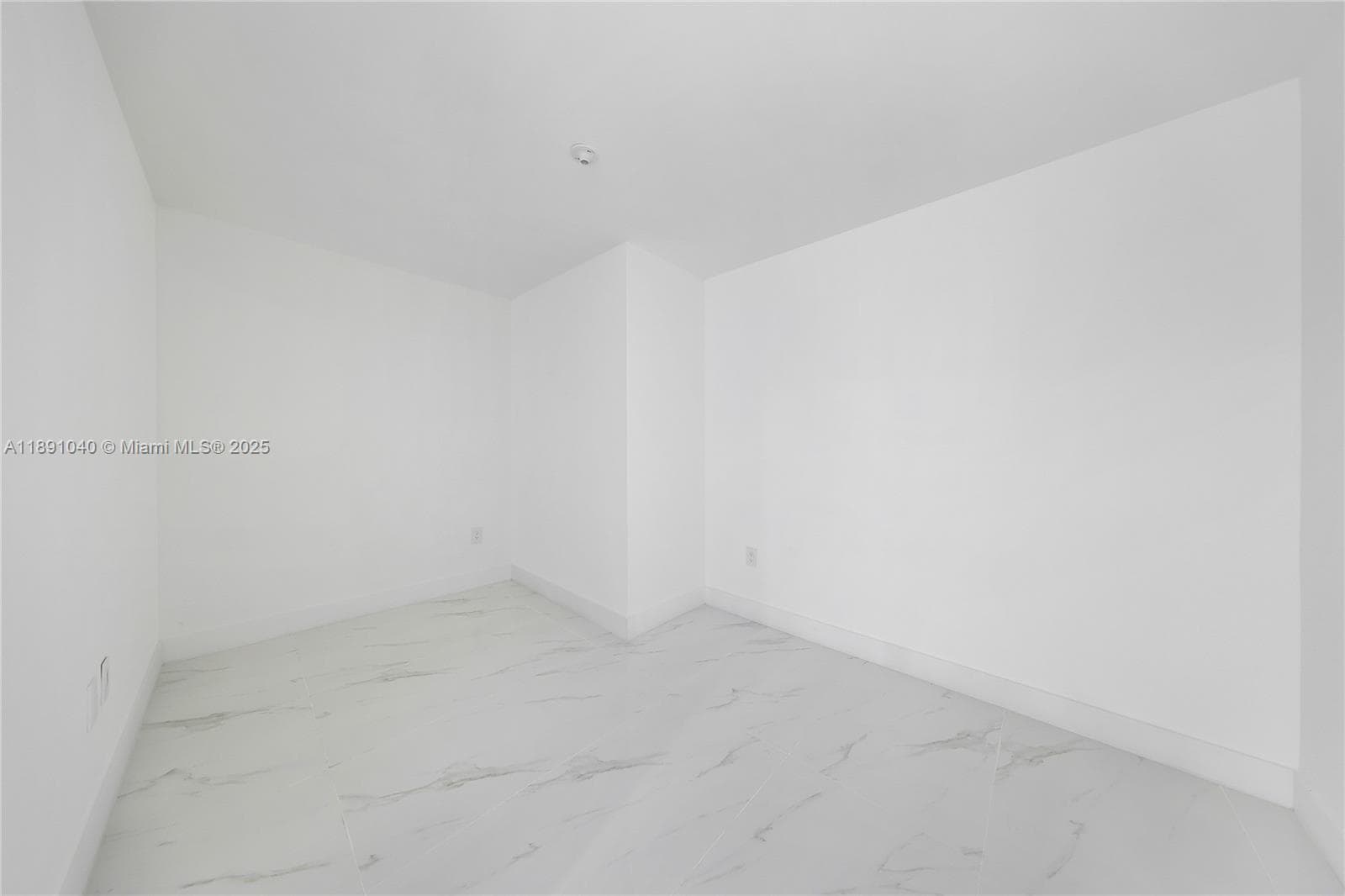 700 NE 24 St 3402 photo 6