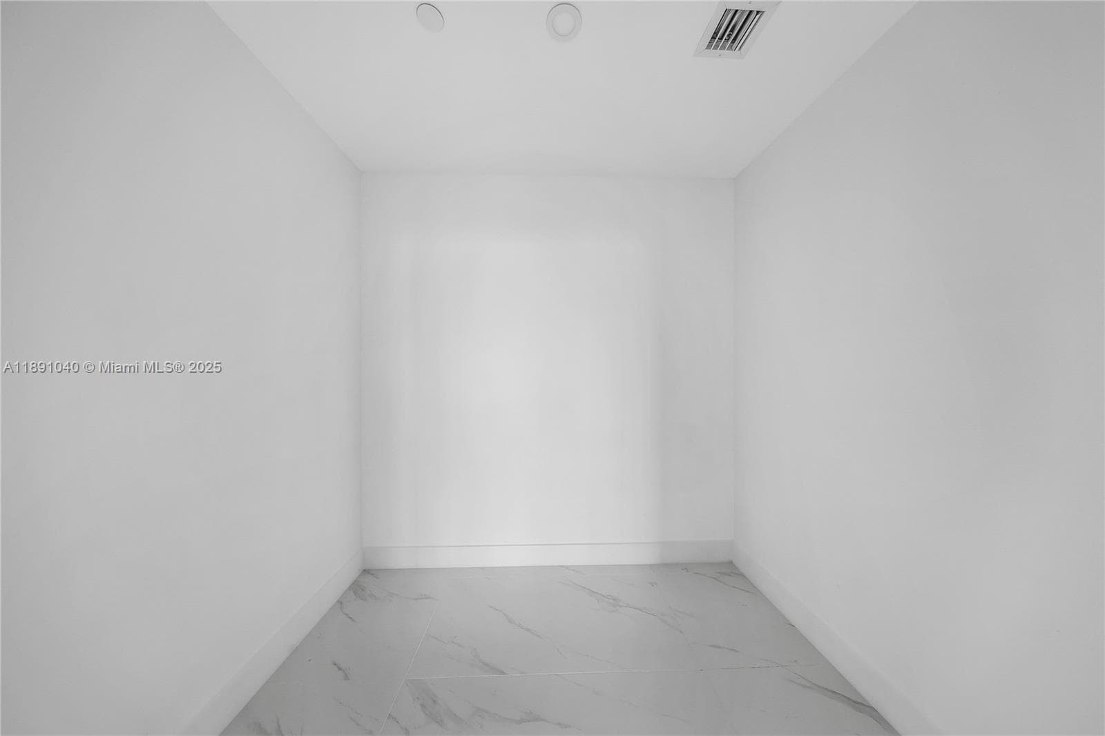 700 NE 24 St 3402 photo 17