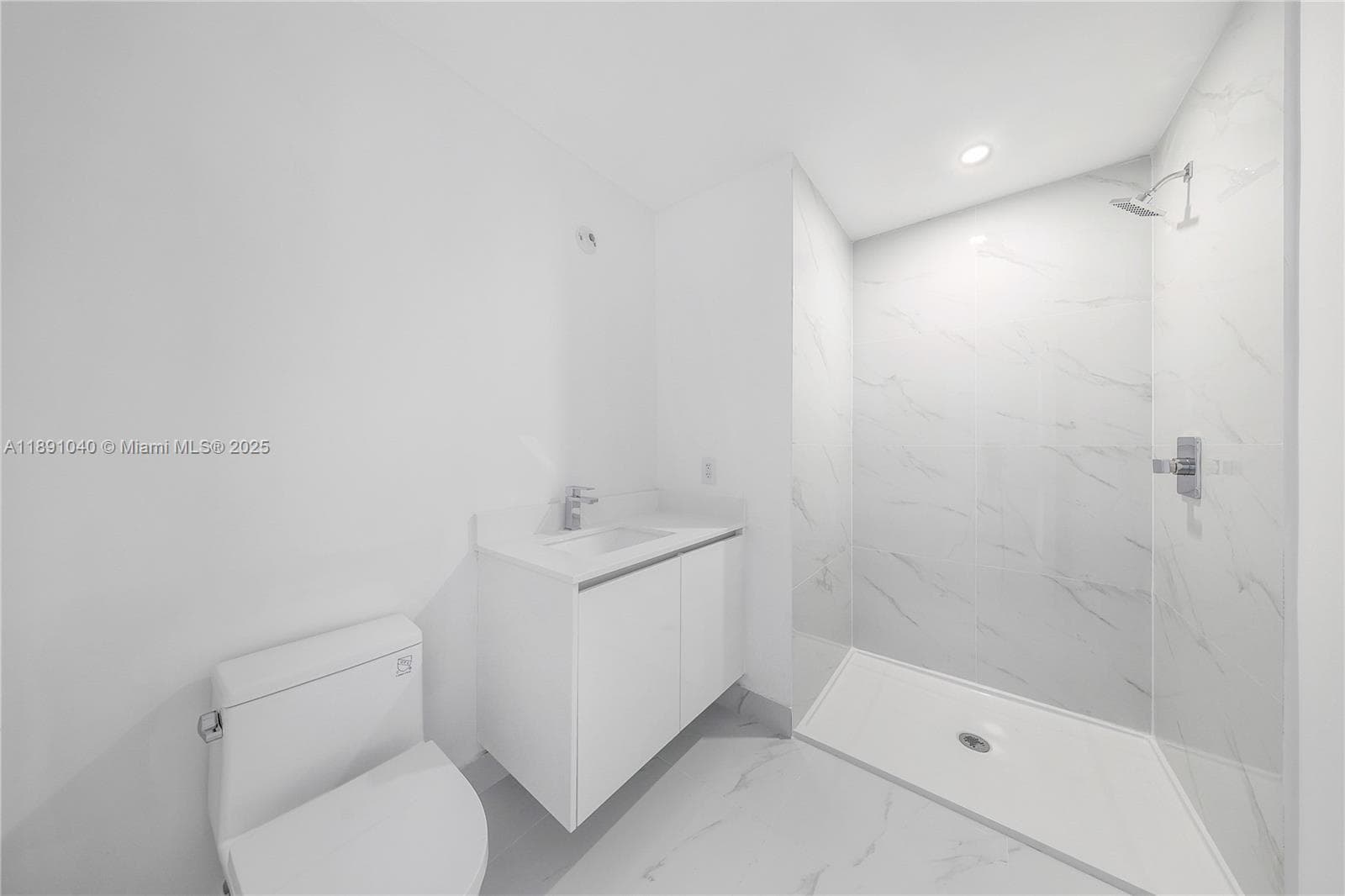 700 NE 24 St 3402 photo 7